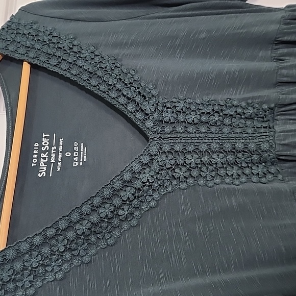 Torrid Super Soft Knits top size 0 - Picture 2 of 5